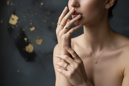 Comment porter les bijoux minimalistes au quotidien — Guide Vesska